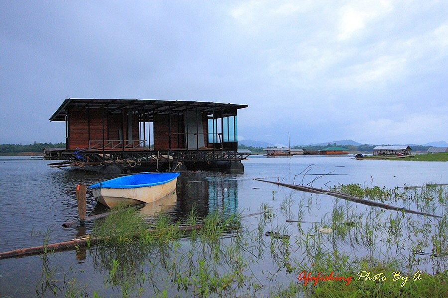 


      ++++   เก็บบรรยากาศ ระหว่างรอเรือมารับครับ