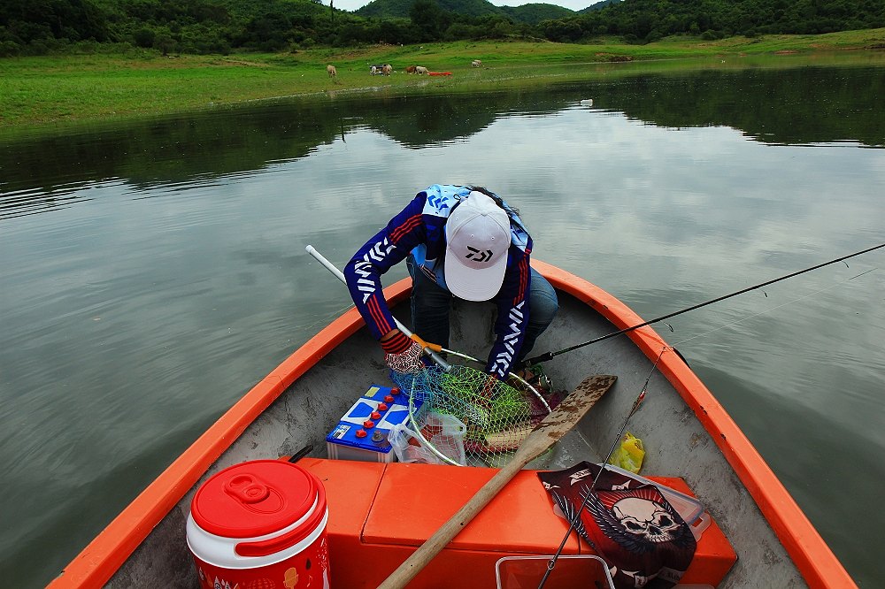  [b]เลาะออกจากหุบ มาด้านนอก  หัวเรือจั