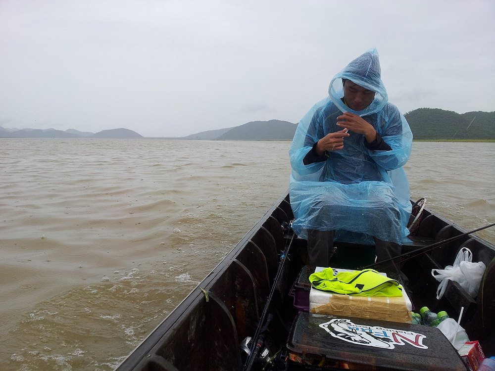 ฝนก็ตกๆหยุดๆครับ