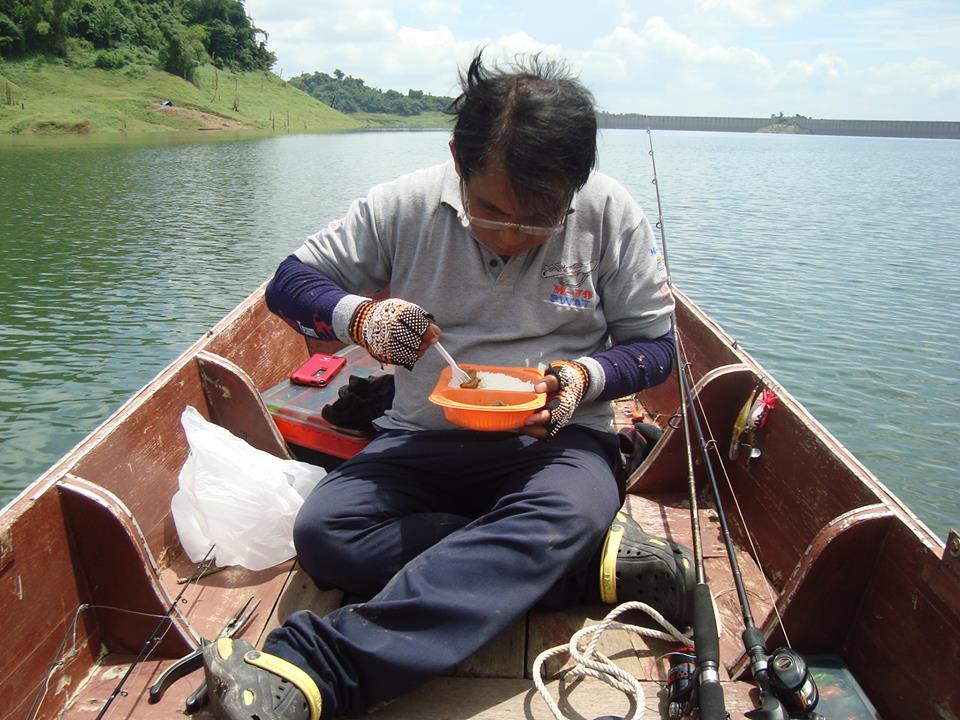 ใช้ชีวิตกันบนเรือหนึ่งวันเต็มๆ ข้าวน้ำเตรียมพร้อมบนเรือ