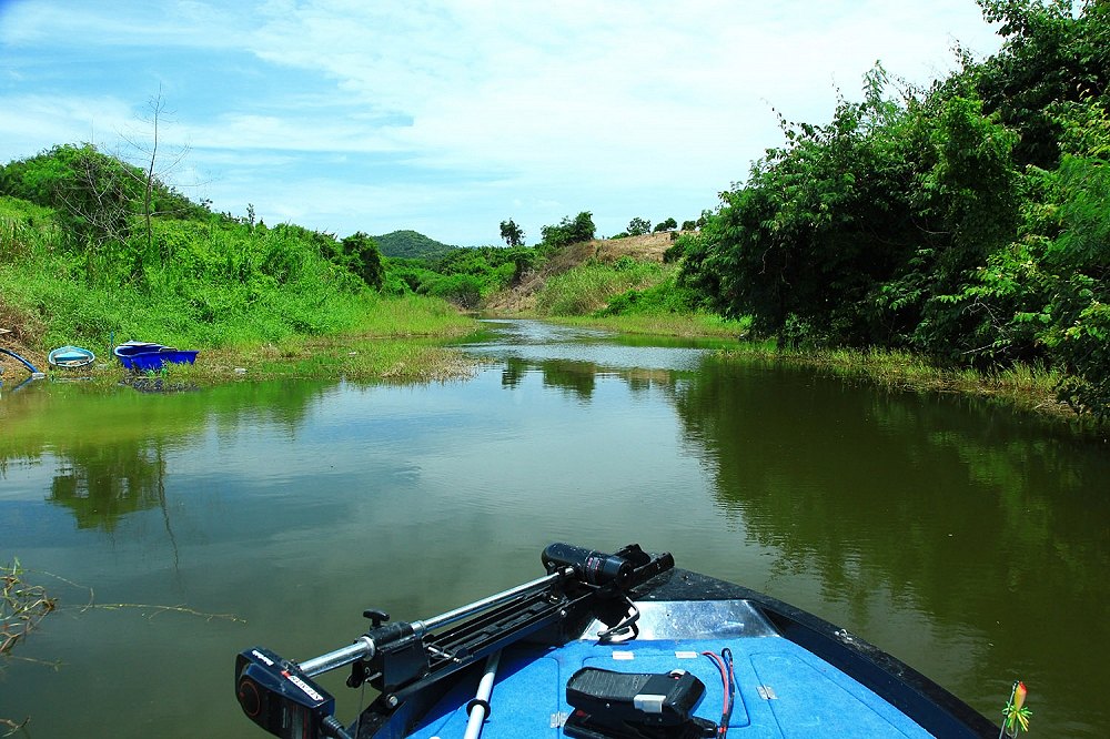 ผมเป็นเจ้าถิ่น เป็นคนขับเรือ เป็นคนเดินไกค์  แห้วก่อเป็นคนที่ยังแห้วอยู่ด้วย   :laughing: :laughing: