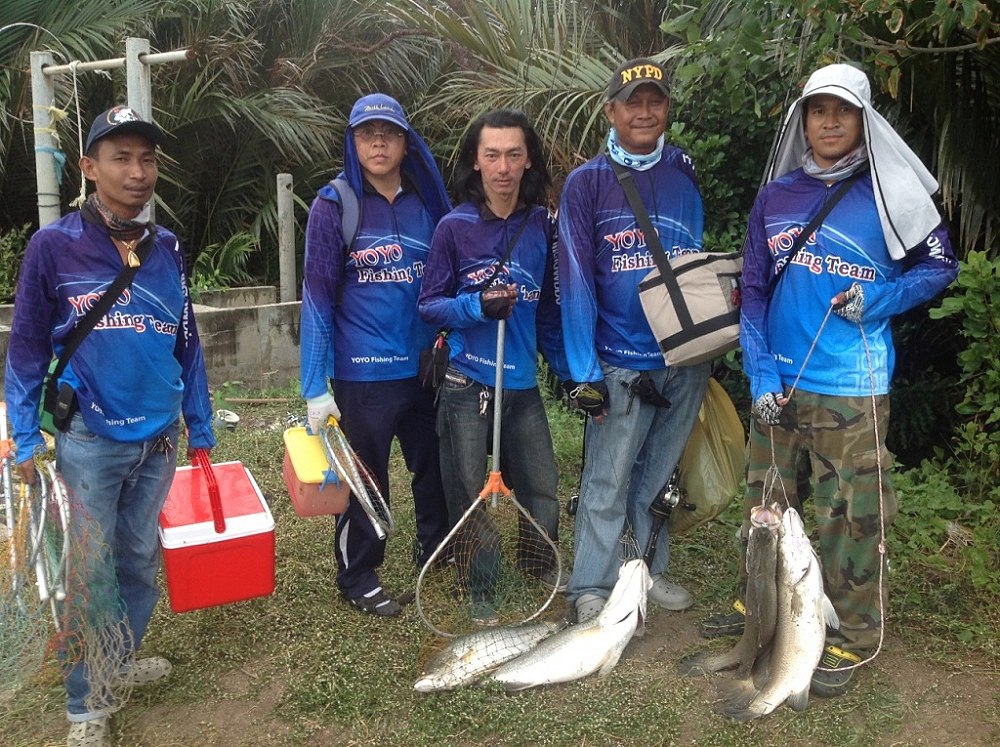  ทีมท้ายวัง  บ่นเหมือนๆกัน ว่าปลาหลุดหลายตัว   ขาดสายหน้าบ้าง เบ็ดเอาไม่อยู่  บางตัวหลุดตอนกระโดดปลา