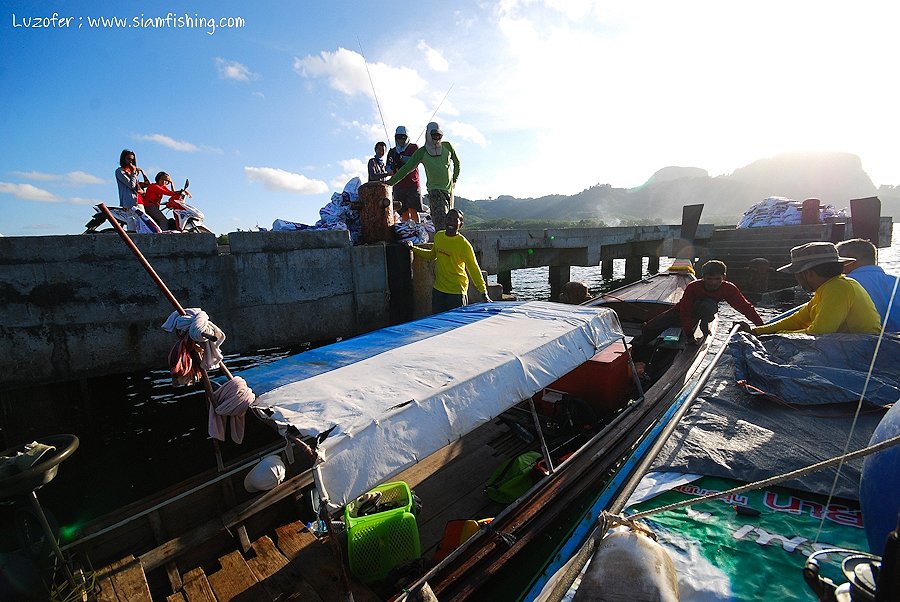 แวะไปรับพี่นัท เรือเสีย ดีที่วิ่งมาถึง เหอๆ