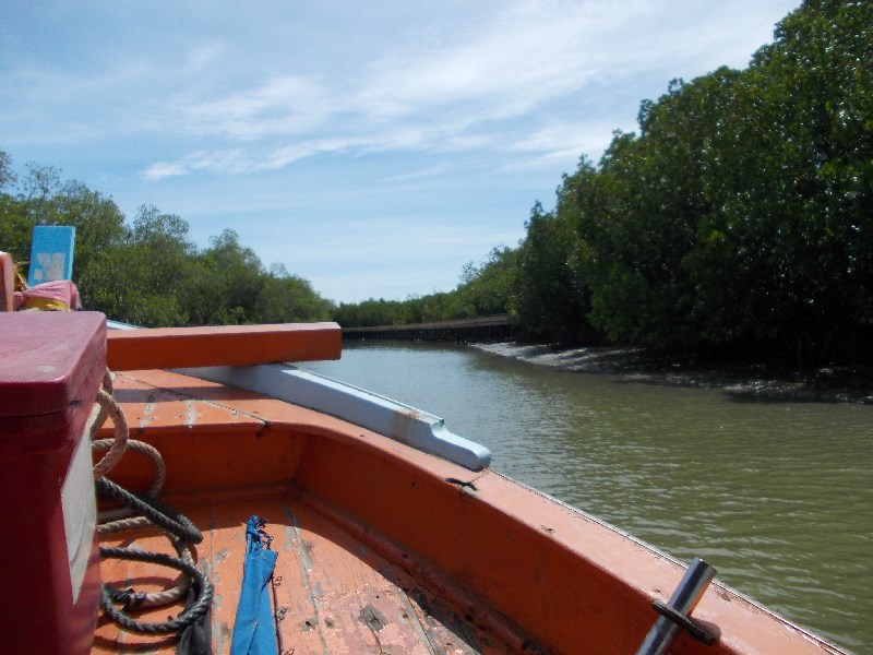 10:00 น.น้ำเริ่มขึ้นมาพอเรือออกได้แล้ว GPS พร้อม แบตเตอรี่ลูกใหม่มาแล้ว ออกเดินทางกันเลย ระหว่างเดิน