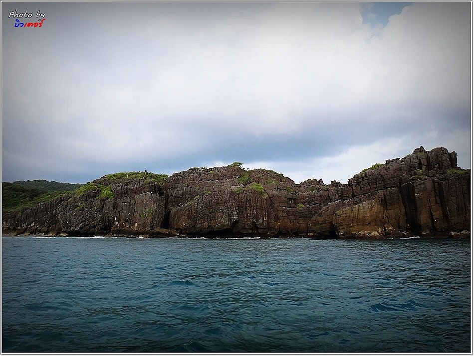  [b]เราตะลอน ตามน้ำไปตาม ริมเกาะตะรุเตา-ไปเรื่อยๆ

หินผา ปะทะลมแรม-ปี  สร้างรูปลักษณ์ แปลกตา [/b]