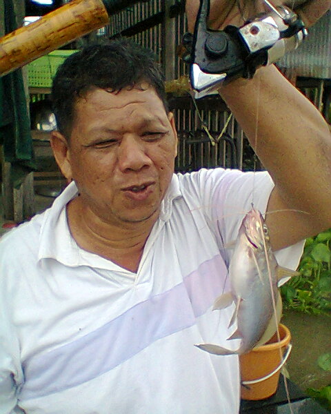 นี่ครับโฉมหน้าเจ้าของปลา...ทายถูกกันมั๊ยครับ... :sad: :sad: :sad: :sad: :sad: