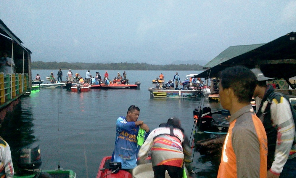 ช่วงเช้าปล่อยตัวนักกีฬา กรรมการตรวจเรือ
 :smile: