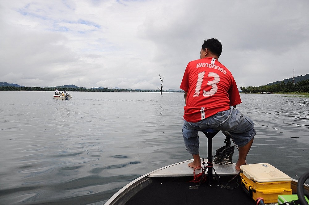 ไปโลดดดดดดดดด แต่...พอสตาร์ดเรือ เร่งแล้วดับ เร่งแล้วดับ กลับเข้าฝั่งดีกว่า เรืออีตุ่ก็เสียเหมือนกัน