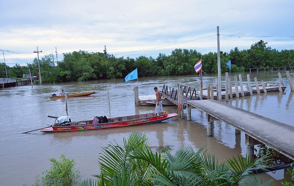 ถึงท่าเรือเเล้วครับบรรยากาศดีมากๆๆ :talk: :talk: :talk: