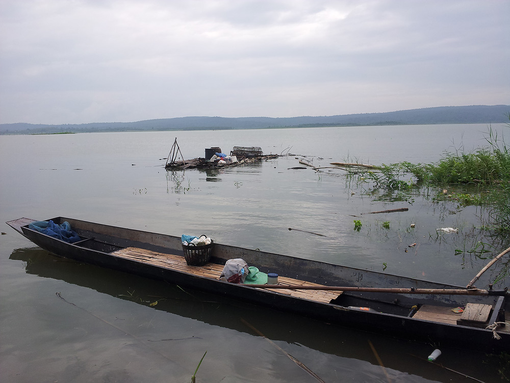 โทรสอบถามเพื่อนว่า ทางลงท่าเรือไปหาไต๋ทางไหน ไต๋ชื่อ แอ๊ด ราบาว ได้ความแล้วก็ลุยลงไป..โลด  :smile:
