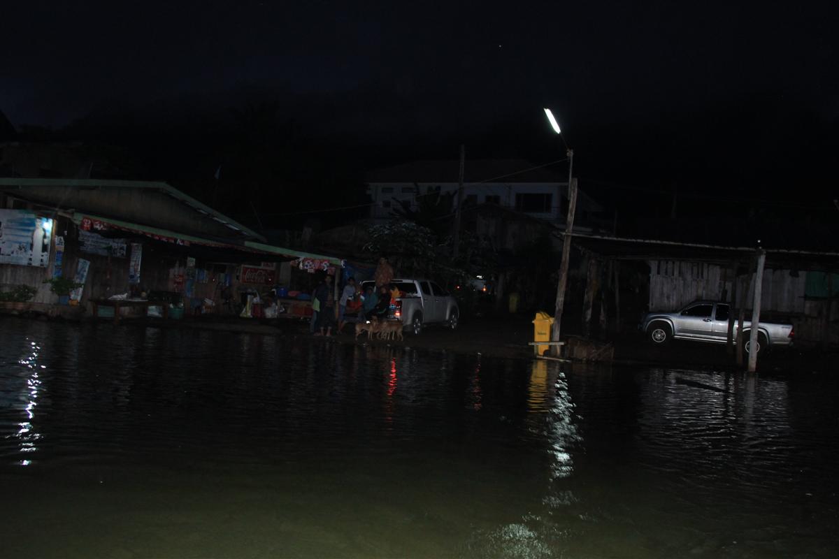 ถึงท่าเรือประมาณ ตี 2 นอนรอเรือมารับหกโมงเช้า 
 :grin: :grin: :grin: :grin: :grin:
พรุ้งนี้มาต่อนะ