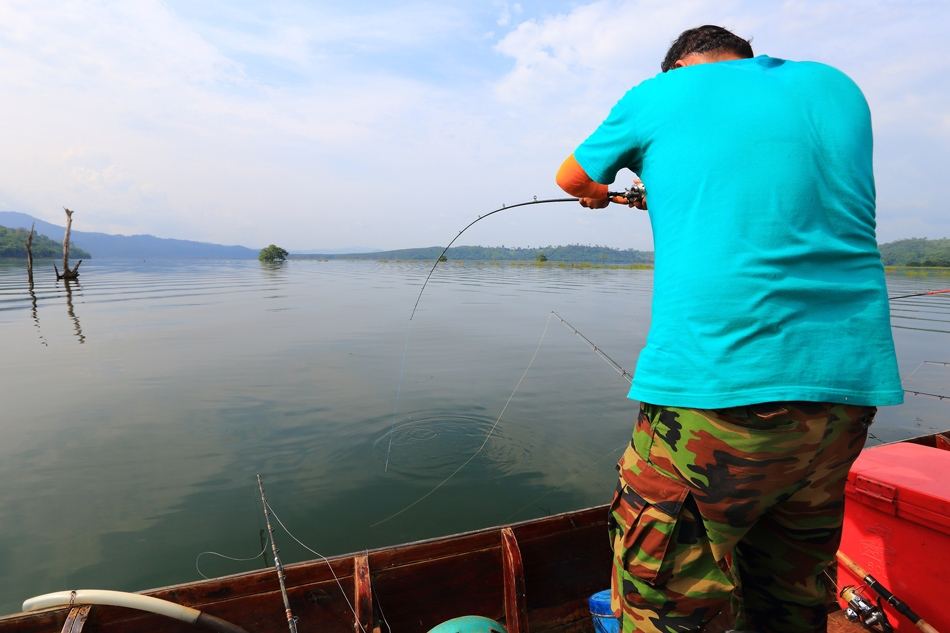 ตัวนี้ชุลมุนวุ่นวายไปทั้งลำเรือ ปลาพาสายพาดพันคันอื่นทุกคัน...