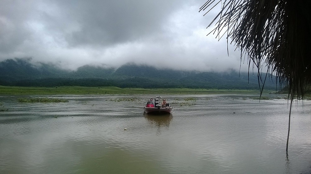  [center]ขับเรือขึ้นมาเรื่อยๆจนถึงดอยเต่าน้ำยังมีน้อยมากบางช่วงเรือเกยตื้นก็มีและที่สำคัญพวกขอนไม้ขย