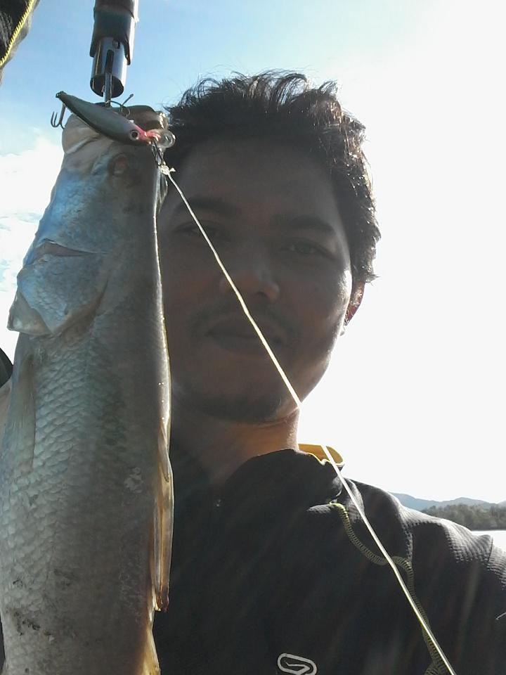  

 [center][b]อีกภาพกับเหยื่อ RAPALA 6 CM[/b][/center]


 [center][b]:cool: :cool: :cool:[/b][