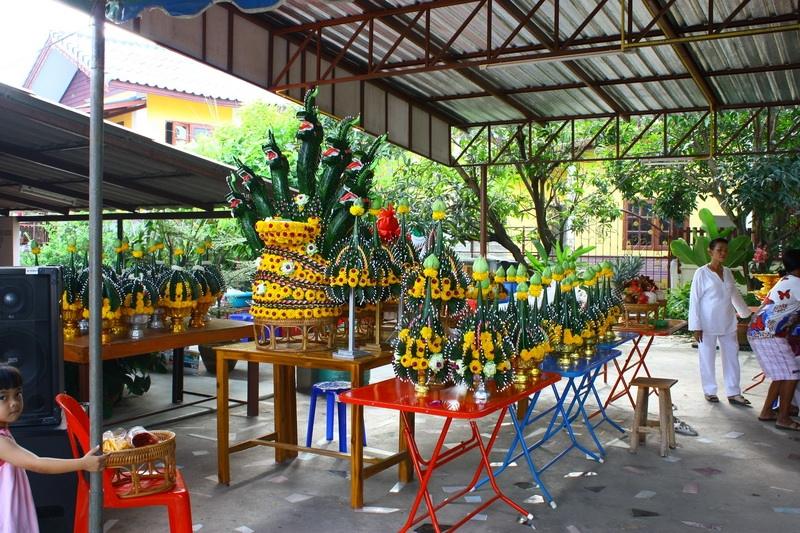 ไปรับบายศรีมาตั้งเตรียมจัดถวาย  *-ปีนี้คุณแม่จัดชุดใหญ่เฉพาะบายศรี หมดเป็นหมื่น *0* -*