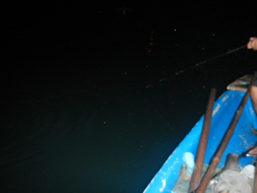 

  ปลากระชากอีกมุดเข้าไปใต้ท้องเรือครับต้องกดคันลงน้ำตามแรงกระชากครับ.