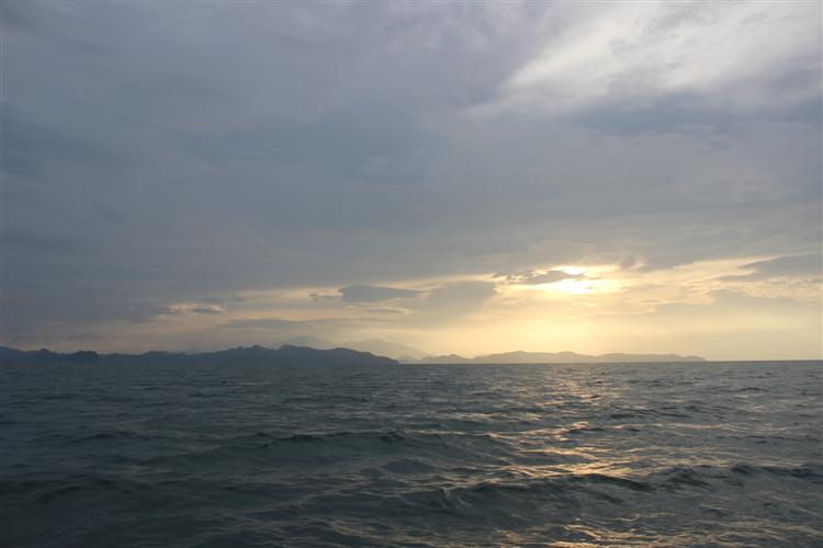 ที่เห็นในรูปเป็นเกาะลังกาวี ประเทศมาเลเซียครับ 