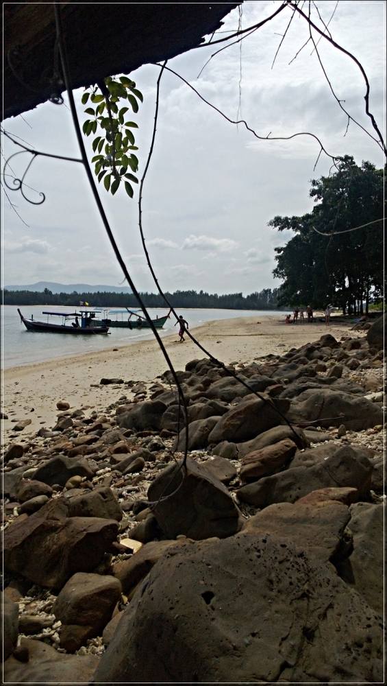 
 [center]ดูเหมือนว่าจะเป็นสถานที่พักผ่อนสำหรับนักท่องเที่ยวที่สันจรไปมาด้วยเรือขนาดเล็กอีกด้วย[/ce