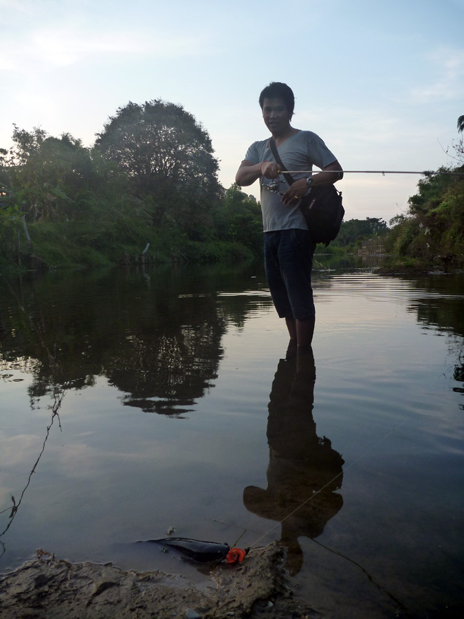 [center]มาตกช่อนไกลนะเนี่ย :laughing:


Species : ช่อน Striped Snakehead  (Channa Striata)

Lur