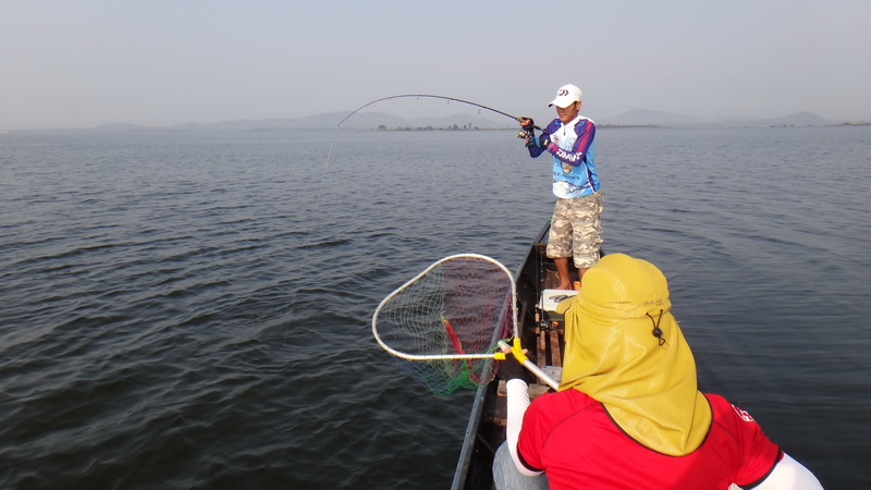 วันนี้เราใช้วิธีลอยเรือไปเรื่อยๆเพื่อเช็คหมาย พอเรือลอยมาถึงตรงนี้ผมก็โนอีกแล้วตัวนี้ไซร์น่าจะสวยกดห