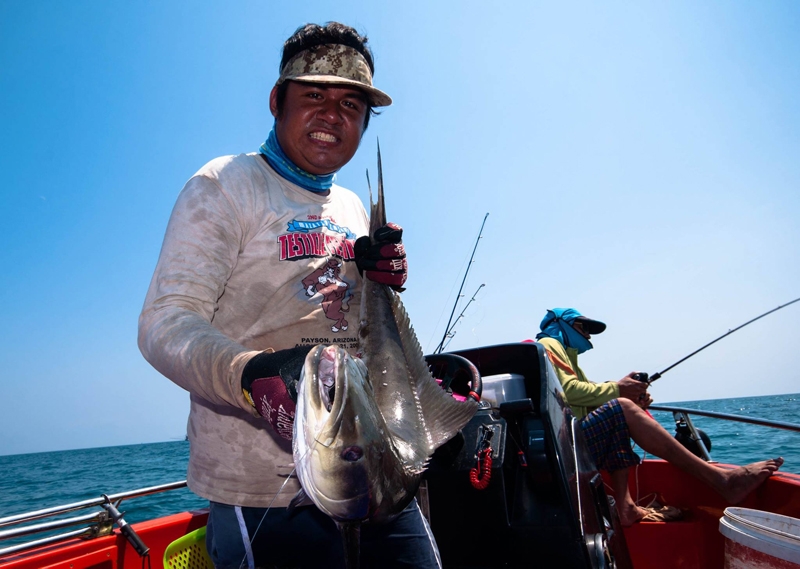 สังเกตตรงหัวเรือ โดนไปอีกตัว

ตัวนี้พี่นัทขออัด   :grin: