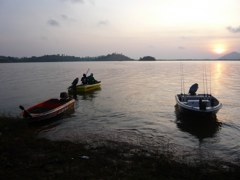  เรือผู้เข้าร่วมการแข่งตกปลาที่ อ่าง พระพุทธ สนามที่ 1 ครับ :cheer: :cheer: :cheer: :cheer: :cheer: 