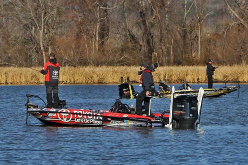 Mike Iaconelli กับ Bobby Lane ขุดหาปลาอยู่ใกล้ๆกัน