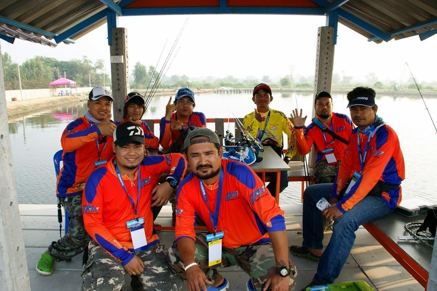 และก็ตามมาด้วย ทีม Rayong tackle & All Wood หรือ (RTAW) นั้นเอง  :cool: :cool: :cool: :cool: