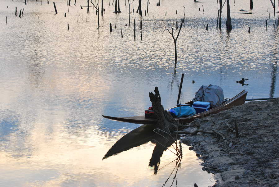 รูปทรงเรือเตบทางภาคใต้เรียกเรือ2แผ่น  จะเป็นแบบนี้ครับ ส่วนเรือหางยาว ทั่วไปเรียกเรือ3แผ่นครับ :chee