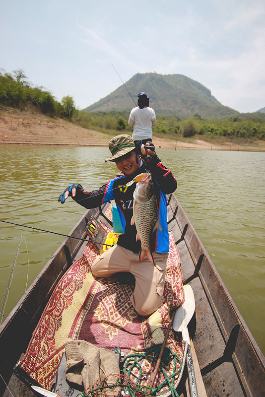 เลนส์มันWild น้าโชคก็ถ่ายไกลจุงเลยน่ะครัชชช++  :laughing: :laughing: :laughing: :laughing: :laughing