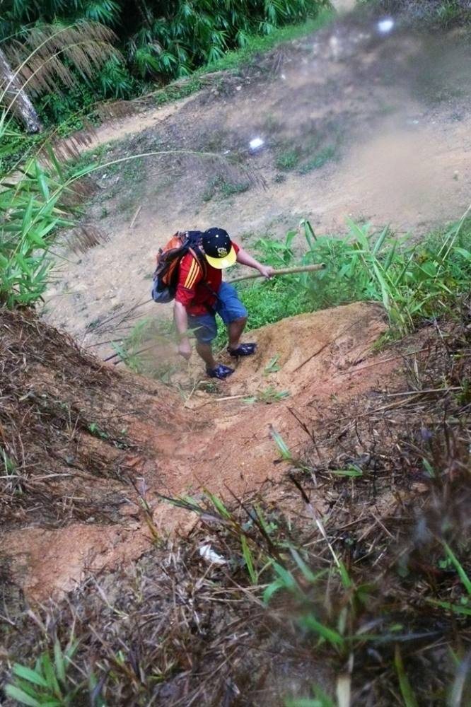 

 [center]ผมขึ้นมาด้วยสูตรขับเคลื่อน4ล้อ ทั้งมือทั้งเท้าค่อยๆตะกายขึ้นมา[/center]

 [center] :l