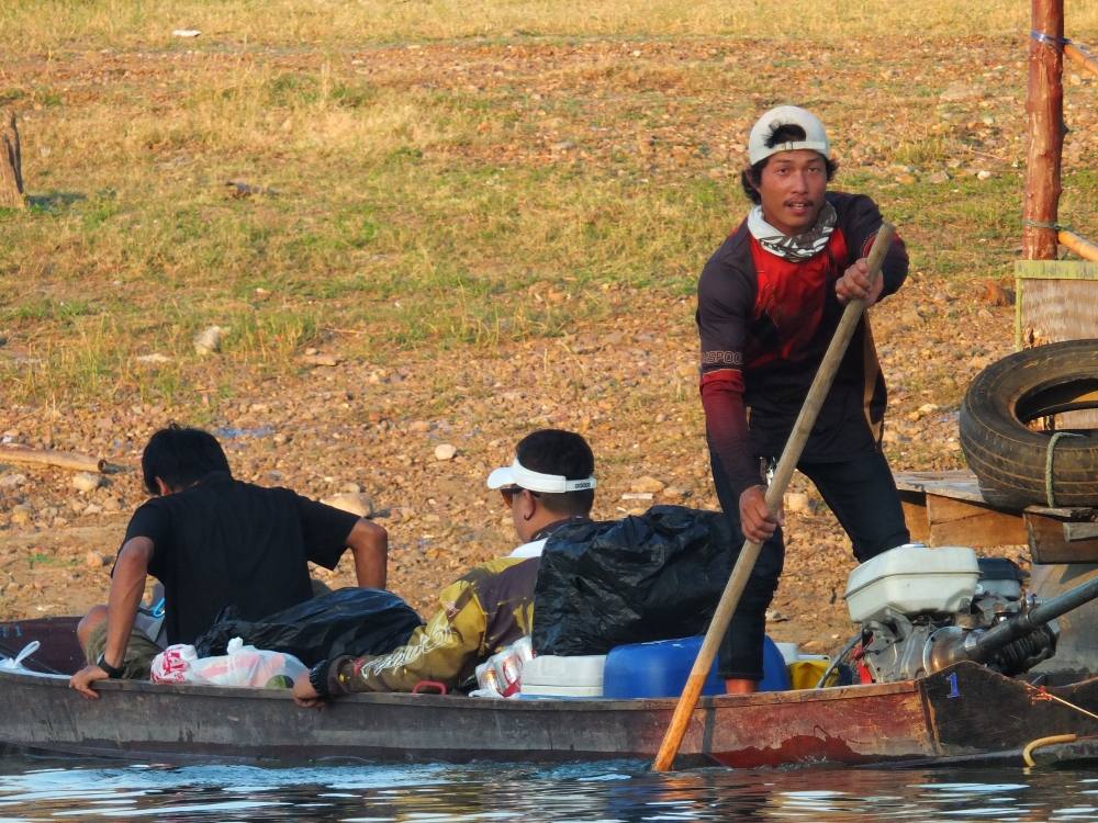 ขนสัมภาระลงเรือเรียบร้อย