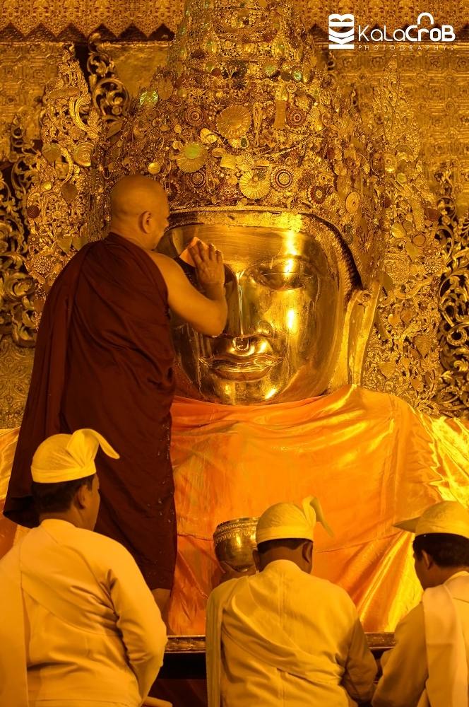 พิธีล้างพระพักตร์พระมหามัยมุนี

มีขันตอนเยอะมากเลยครับ..ถ่ายภาพเพลินเลย :grin: :grin: :grin: :grin