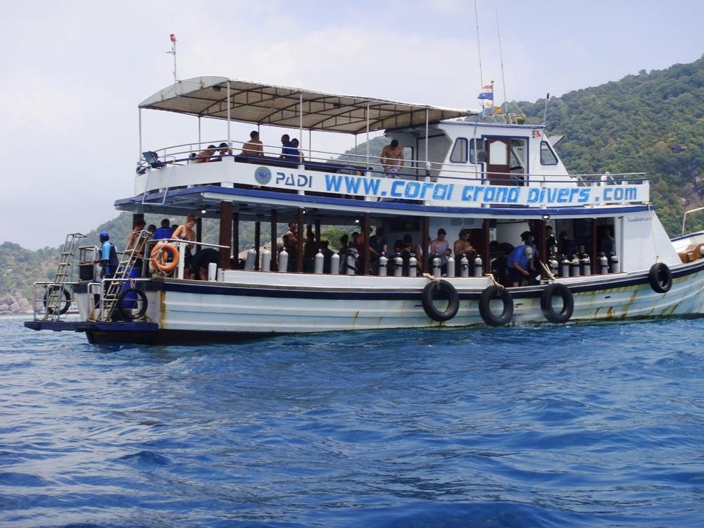 เรือทัวดำน้ำ เกาะเต่า ติดอันดับโลกเรื่องดำน้ำครับฝรั่งเยอะจริงๆครับ :cheer: