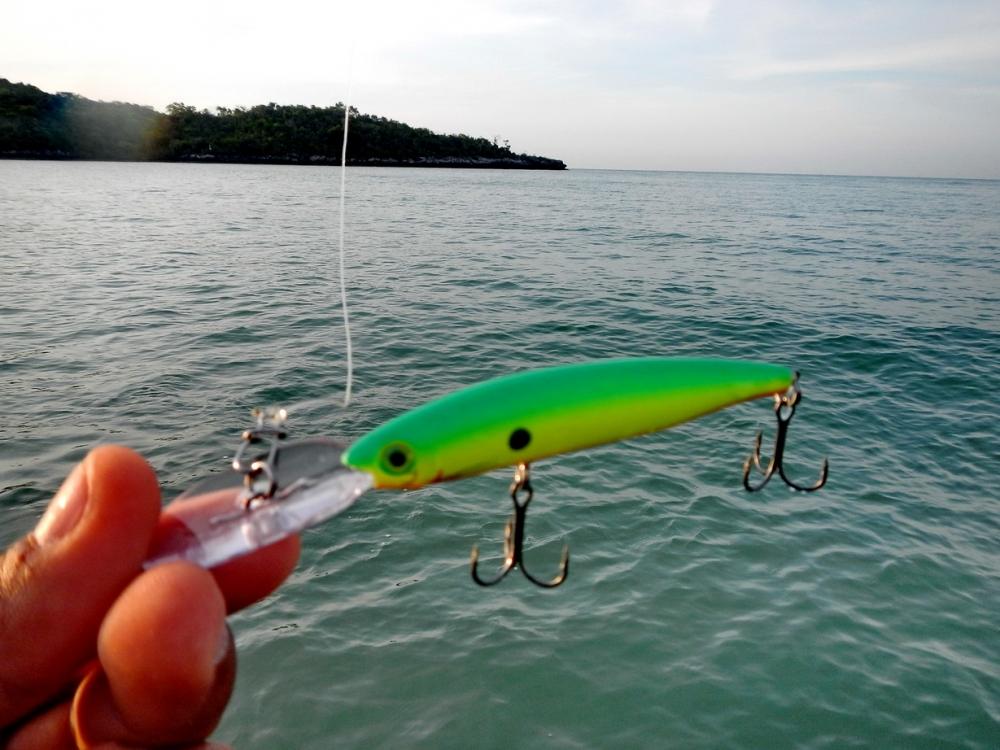  [b]เลยเลือก...Rapala Max Rap Fat Minnow .9.. เพื่อ...ให้ว่ายเลาะตามแนวหิน ...[/b] :umh: :umh: :umh: