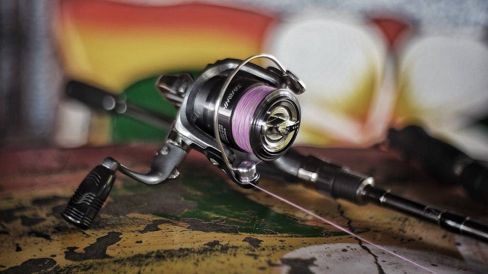 ชุดอาวุธของคุณแฟน เธอบอกจะต้องเอา PE สีชมพู เพราะเธอชอบ 5555 
Daiwa Crossfire 2000 3-Bi กับคัน ABU 