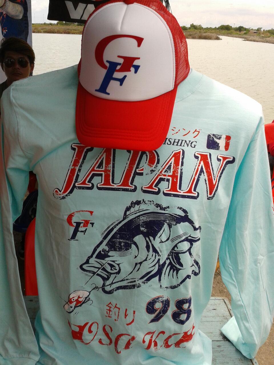ภายในงานมี สินค้า GF มาจำหน่ายด้วย น่าสนับสนุนครับ ฝีมือคนไทย ผมเลยจัดมาทั้งเสื้อและหมวก :love: