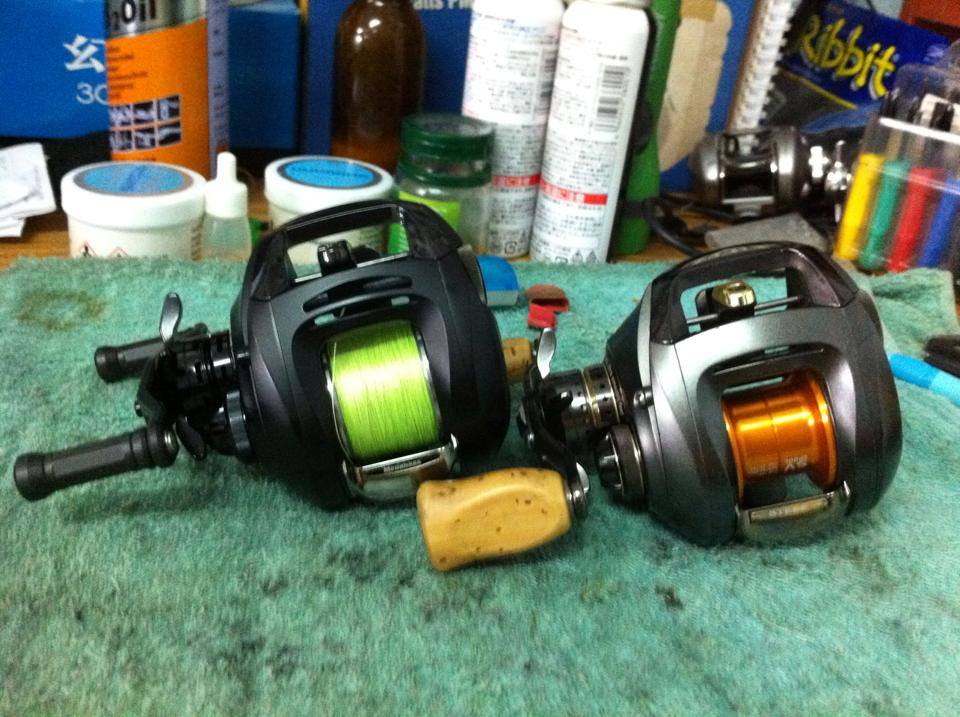 ตอนนี้ถือสองตัว
1. daiwa steez103HL + 105 SV Spool ----> ใช้ประจำ
2. Megabass IS63L + Megabass BFS