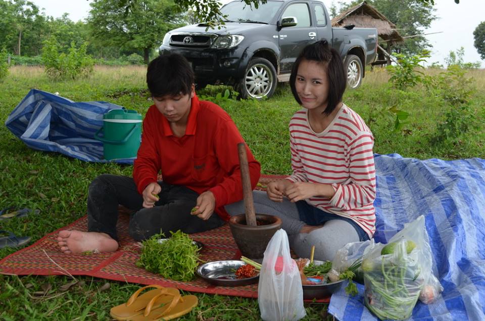 คู่หวานน้องนัท และน้องบิว เขื่องใน ช่วยทำอาหาร ขอบคุณมากๆครับ