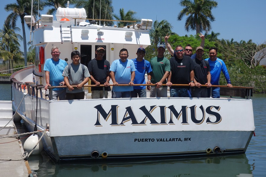 	
[b] [center]

ลา Part 1 "Mexico Tuna"  กันด้วยภาพนี้นะครับ สมาชิกเพื่อนๆนานาชาติบนเรือ Maximu