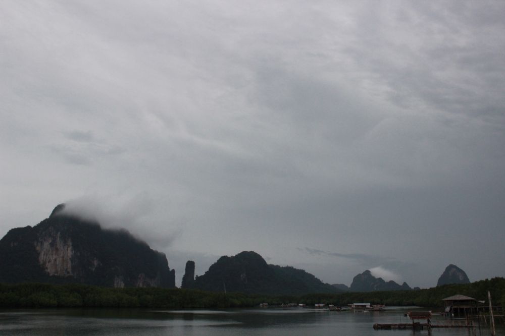 ท่าเรือแหลมสักนี้ ใครที่จะไปเกาะปันหยี เขาตะปู สามารถมานั่งเรือที่นี่ใด้นะครับ :cool: :cool: :cool: 