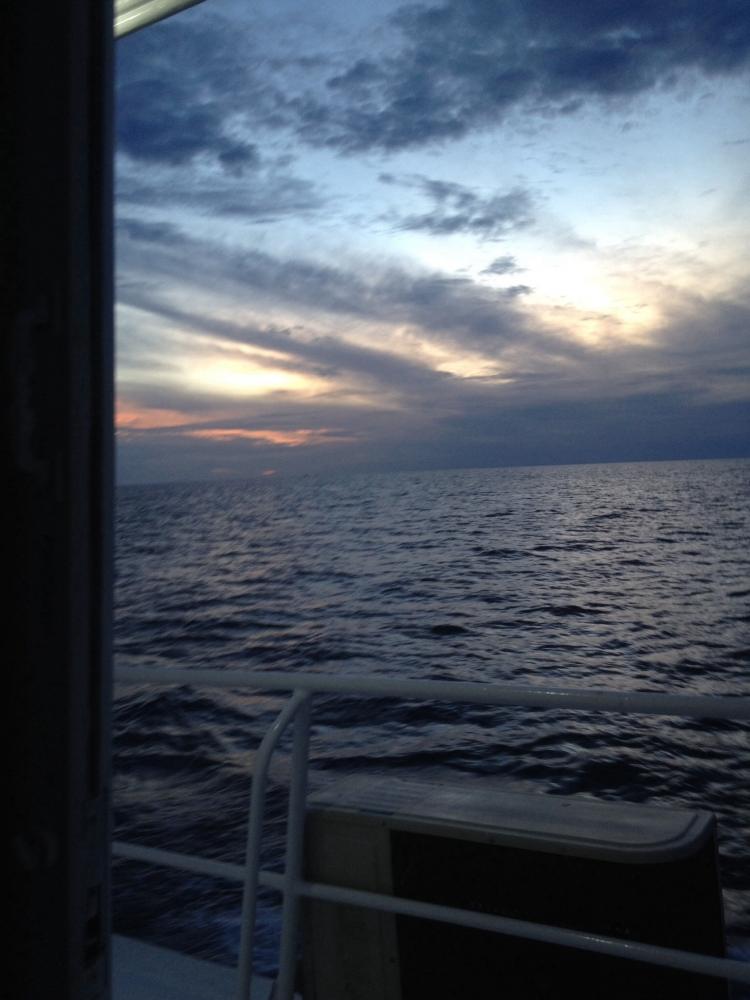 ออกเดินทางกันเลยครับ เราออกเดินทางกันเช้าวันที่ 9 สค ด้วยสมาชิกในเรือ 13 คน :blush: