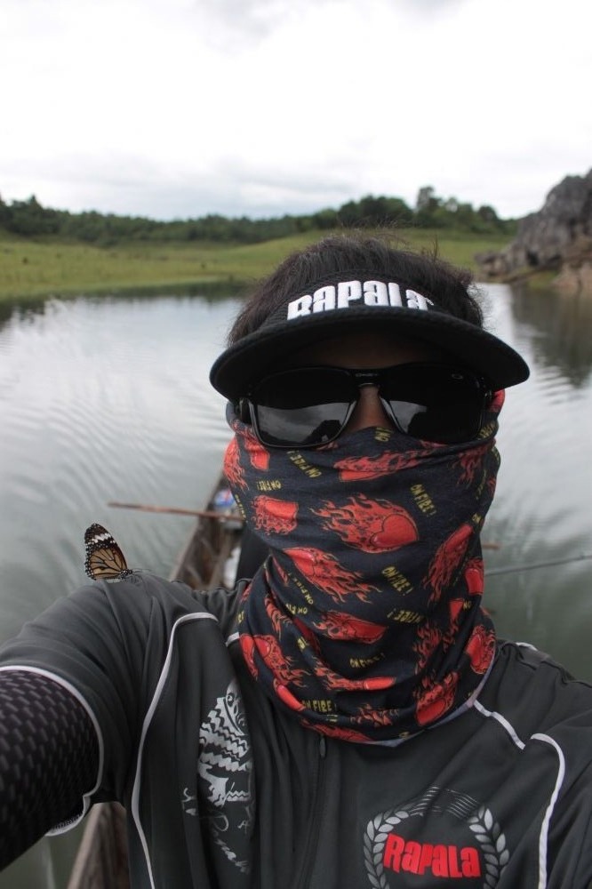 เซลฟี่บ้างนะ.....เสื้อสวยๆๆรุ่นพี พีกิต ตราดTester Rapala  ....ให้ลองใส่ดู ทริปนี้.....ขอบคุณนะครับใ