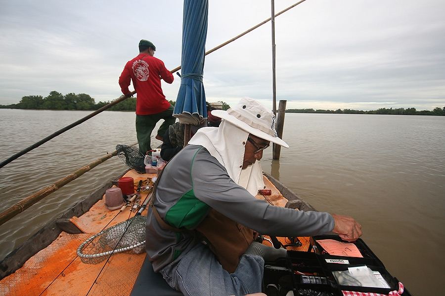 ลงเบ็ดกันได้  เหยื่อวันนี้กุ้งฝอย  เหมือนที่เขาใช้กัน  :laughing: :laughing: