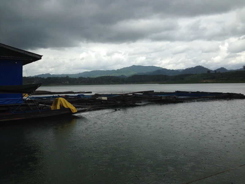  [b] [center]  เมื่อทุกอย่างพร้อม และแล้วฝนก็ทำเรื่องครับ เทลงมาเลย ทำใจครับรอๆๆ มันน่านอนยิ่งนัก อิ