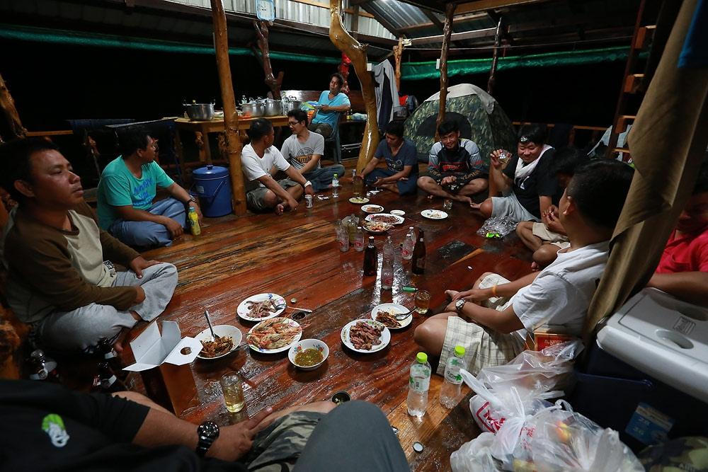  [center]ลากันด้วยภาพนี้นะครับ  ขอบคุณทุกท่านที่ติดตามและแวะเวียนมาทักทายนะครับ[/center]


 [cent