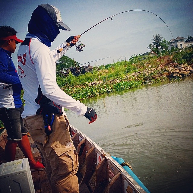 ร่วมสนุกด้วยคนครับ

Rod  :  Major Craft Nextino 632 UL 2-4lb.
Reel :  Shimano Biomaster 1000FB
L