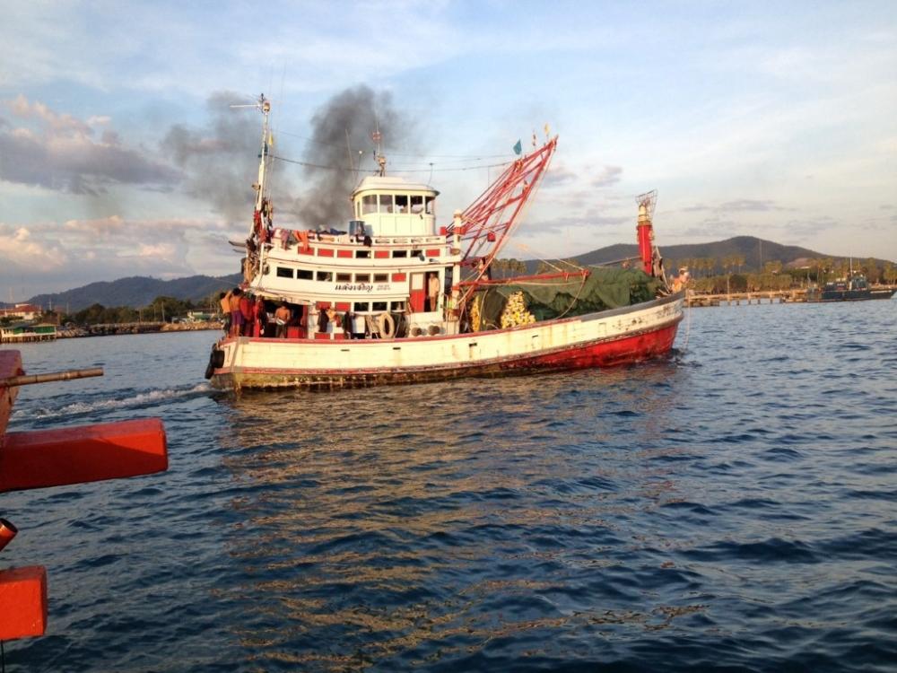 เรือหาปลาก็วิ่งสวนกันไปมาเป็นภาพที่สวยงาม สำหรับผมนะครับ ทริปนี้ถือว่าเป็นอีกทริปที่พวกผมประทับใจ :c