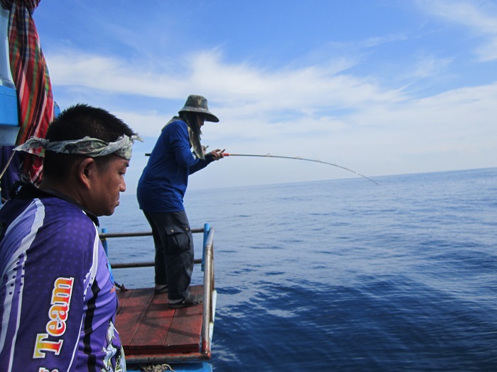 ท้ายเรือพี่พรเทพดดนแล้วครับ :cheer: :cheer: :cheer: :cheer: :cheer: :cheer: :cheer: