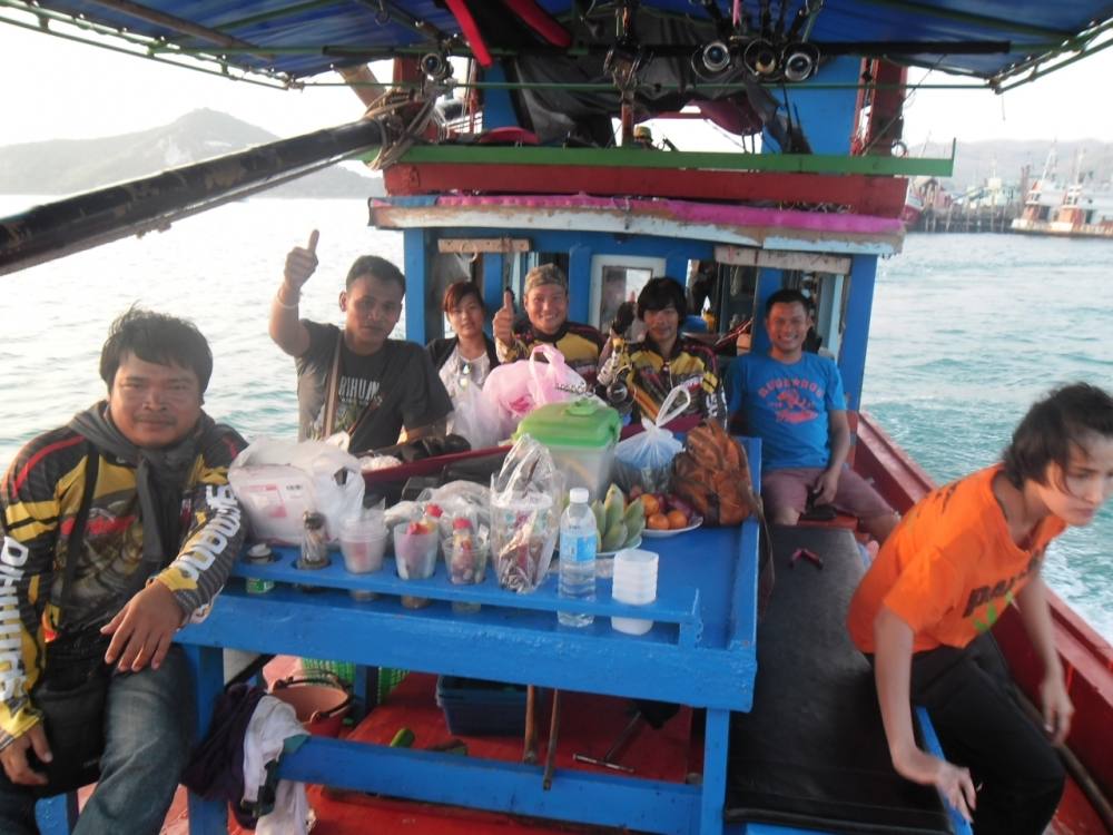 เมื่อลงเรือกันครบไต๋ก้านก็ถอนสมอ Let Go มุ่งสู่ทะเลแสมสารกันเลยครับ  :smile: :smile: